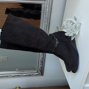 Black wedge boots